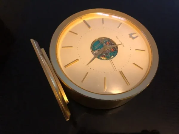 A clock is sitting on the table with its hands